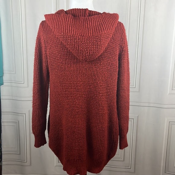 Red fuzzy cardigan 🖤 - Picture 11 of 12